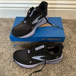 Brooks Launch GTS 9  size 6.5 NWB